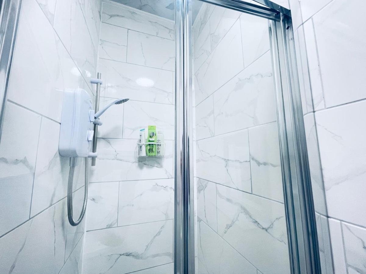 1 Bed Apartment With 2 Beds 1 Double Plus 1 Single برمنغهام المظهر الخارجي الصورة